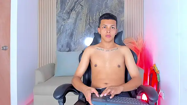 Snapshot of ThiagoCollin chatting on September 15, 9:48 pm ThiagoCollin online show from September 15, 9:48 pm