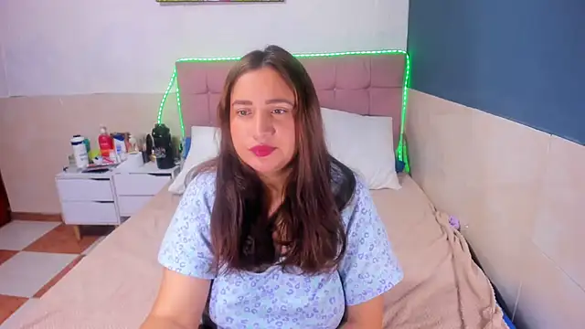 Snapshot of Arianna_Hot777 chatting on December 16, 5:12 am Arianna Hot777 online show from December 16, 5:12 am