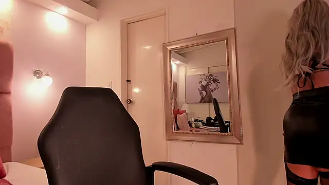 Snapshot of aishathornee chatting on November 7, 9:37 pm aishathornee online show from November 7, 9:37 pm