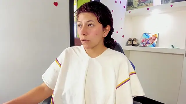 Raven Rouge  online show from June 18, 11:58 am