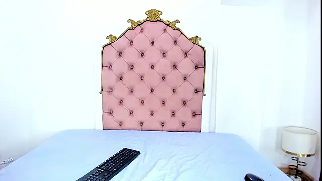 naia cox online show from February 1, 3:49 am