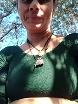 Snapshot of Hot-ilaiy chatting on December 17, 6:41 am Hot-ilaiy online show from December 17, 6:41 am