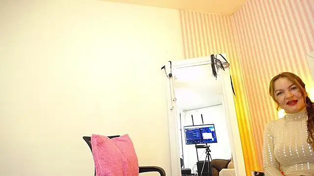 ViictoriaJones  online show from November 27, 4:09 pm