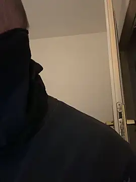 Snapshot of parka999 chatting on October 14, 5:25 pm parka999 online show from October 14, 5:25 pm