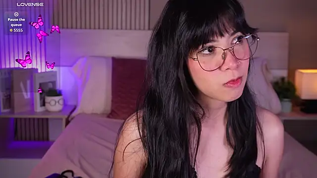 Snapshot of aprilqueenie chatting on May 15, 7:43 pm aprilqueenie online show from May 15, 7:43 pm