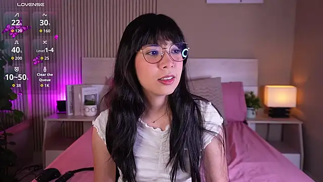 Snapshot of aprilqueenie chatting on June 7, 7:39 pm aprilqueenie online show from June 7, 7:39 pm