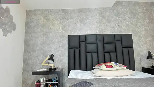 crystaldarliing online show from January 6, 12:14 am