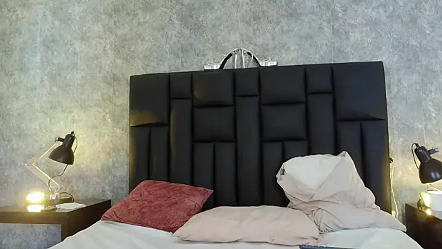 crystaldarliing online show from April 30, 4:57 pm