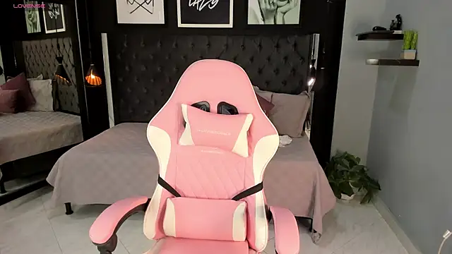 Snapshot of kitty_collins_ chatting on September 16, 11:11 am kitty collins online show from September 16, 11:11 am