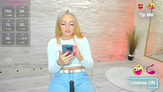 Snapshot of Lexi_Blazee chatting on October 4, 6:11 am Lexi Blazee online show from October 4, 6:11 am