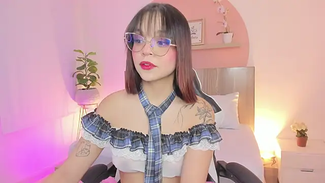 Snapshot of Clara_Luu chatting on May 14, 2:51 am Clara Luu online show from May 14, 2:51 am