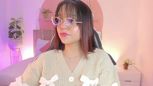 Snapshot of Clara_Luu chatting on June 10, 2:45 am Clara Luu online show from June 10, 2:45 am