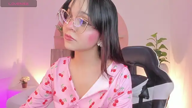 Clara Luu online show from June 27, 2:49 am