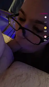 queenpeaches121 online show from April 1, 11:24 pm