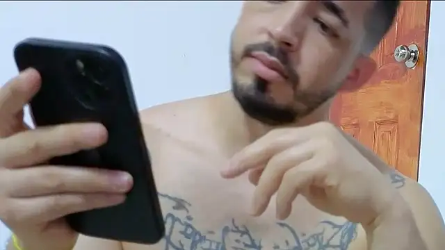 Snapshot of Hunter_Hoott chatting on September 19, 7:47 pm Hunter Hoott online show from September 19, 7:47 pm