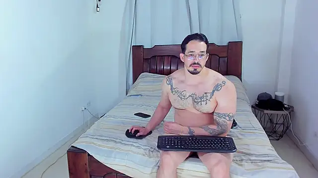 Hunter Hoott online show from June 11, 11:14 pm
