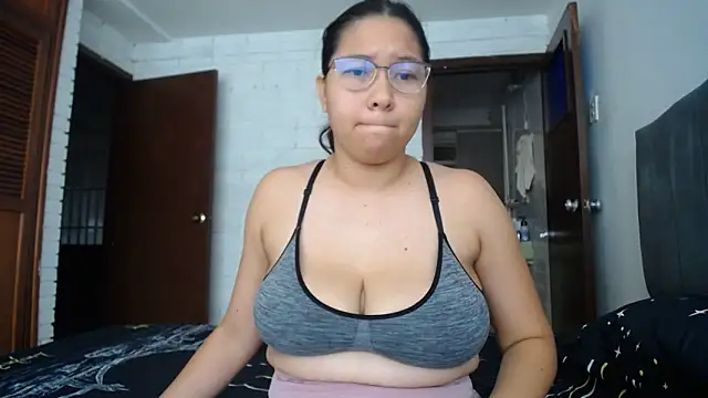 Snapshot of Naia_Stant chatting on October 6, 6:05 pm Naia Stant online show from October 6, 6:05 pm