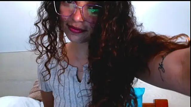 Snapshot of Ariagal chatting on September 10, 12:10 am Ariagal online show from September 10, 12:10 am