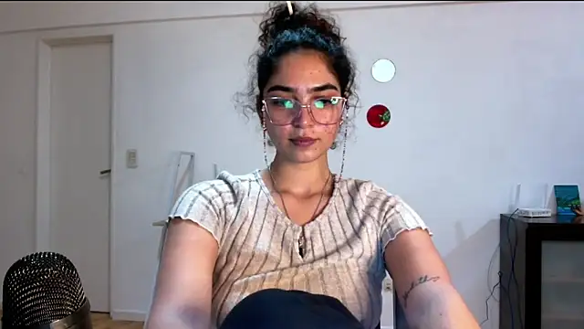 Snapshot of Ariagal chatting on October 9, 8:51 pm Ariagal online show from October 9, 8:51 pm