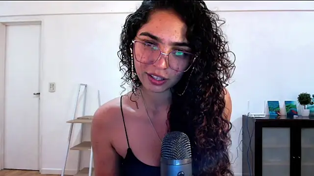 Snapshot of Ariagal chatting on October 10, 9:36 pm Ariagal online show from October 10, 9:36 pm