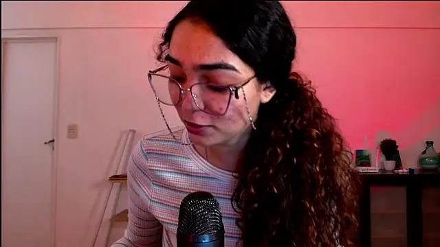 Snapshot of Ariagal chatting on October 14, 11:49 pm Ariagal online show from October 14, 11:49 pm