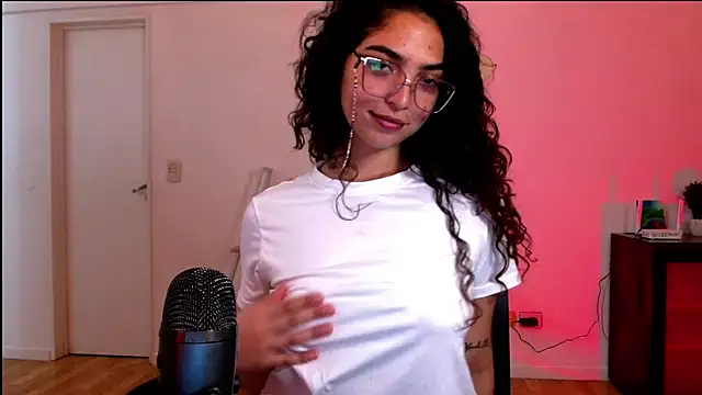 Snapshot of Ariagal chatting on October 15, 10:54 pm Ariagal online show from October 15, 10:54 pm