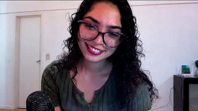 Snapshot of Ariagal chatting on October 18, 12:35 am Ariagal online show from October 18, 12:35 am