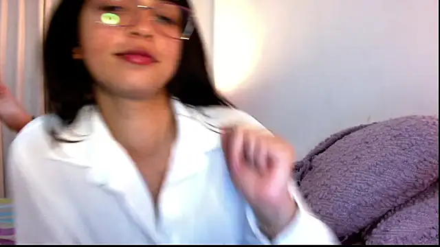 Snapshot of Ariagal chatting on November 8, 12:33 am Ariagal online show from November 8, 12:33 am