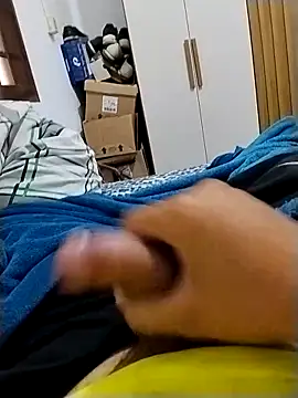 Snapshot of Hiderr chatting on March 3, 4:13 pm Hiderr online show from March 3, 4:13 pm