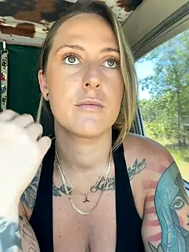 Snapshot of OdetteDelane chatting on October 23, 3:28 am OdetteDelane online show from October 23, 3:28 am