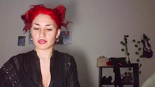 Snapshot of kendrafarq chatting on August 8, 10:45 pm kendrafarq online show from August 8, 10:45 pm
