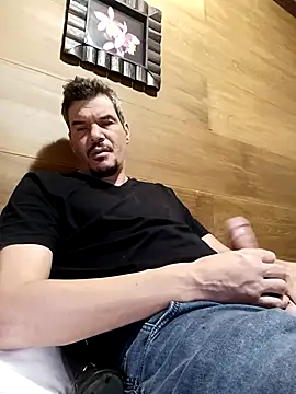 Snapshot of twitshe chatting on December 14, 4:45 pm twitshe online show from December 14, 4:45 pm