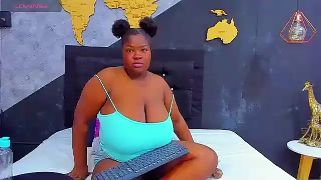 Snapshot of Maiam__Rossi chatting on October 9, 12:25 pm Maiam Rossi online show from October 9, 12:25 pm