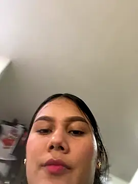 Snapshot of burbuja02 chatting on December 13, 7:53 pm burbuja02 online show from December 13, 7:53 pm