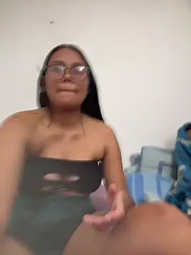 Snapshot of burbuja02 chatting on March 3, 4:24 pm burbuja02 online show from March 3, 4:24 pm