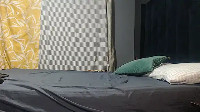 SEXYHUGEASS21 online show from June 23, 5:05 am