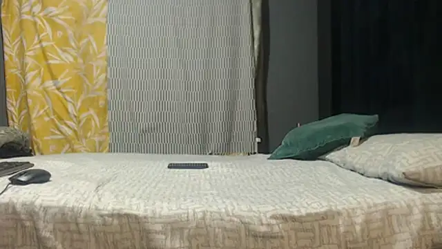 SEXYHUGEASS21 online show from July 2, 5:13 am