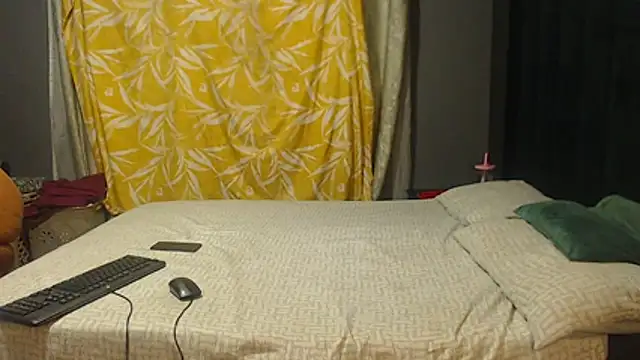 SEXYHUGEASS21 online show from July 6, 5:26 am