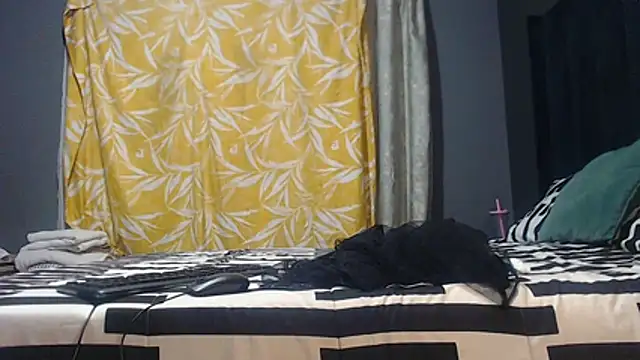SEXYHUGEASS21 online show from July 15, 5:45 am