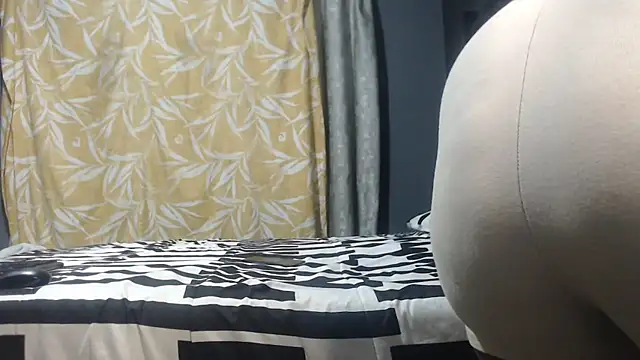 SEXYHUGEASS21 online show from July 16, 4:24 pm