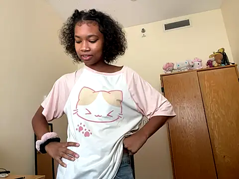 Snapshot of luvrgrllani chatting on September 10, 7:47 pm luvrgrllani online show from September 10, 7:47 pm