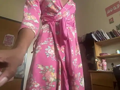 Snapshot of luvrgrllani chatting on December 5, 2:25 pm luvrgrllani online show from December 5, 2:25 pm