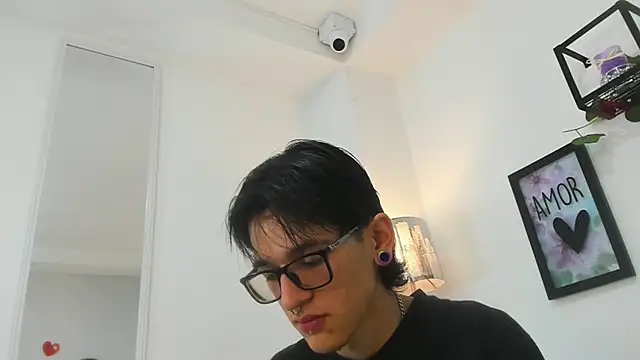 Snapshot of JAX25_OS chatting on October 4, 7:45 pm JAX25 OS online show from October 4, 7:45 pm