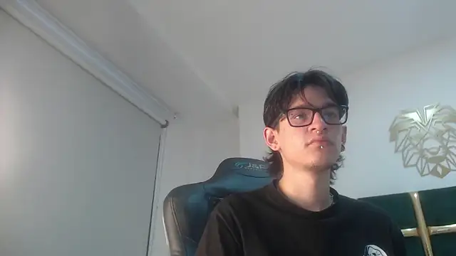 Snapshot of JAX25_OS chatting on October 19, 5:02 pm JAX25 OS online show from October 19, 5:02 pm