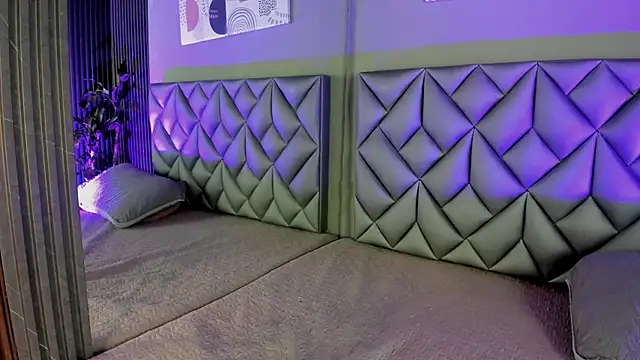 Snapshot of Kitty_Dollyy chatting on September 20, 8:32 pm Kitty Dollyy online show from September 20, 8:32 pm