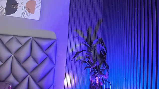 Snapshot of Kitty_Dollyy chatting on November 12, 9:03 pm Kitty Dollyy online show from November 12, 9:03 pm