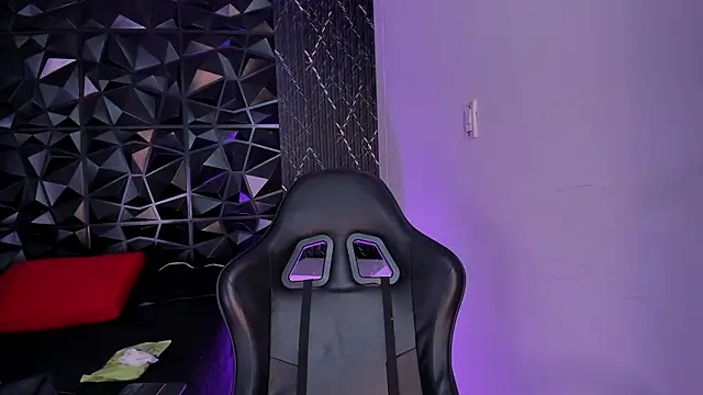 ChannelWhite  online show from March 4, 9:21 pm