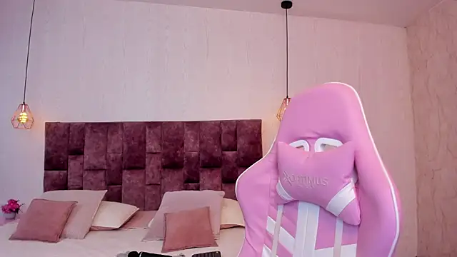 Snapshot of BellaClarck chatting on September 17, 8:32 pm BellaClarck online show from September 17, 8:32 pm