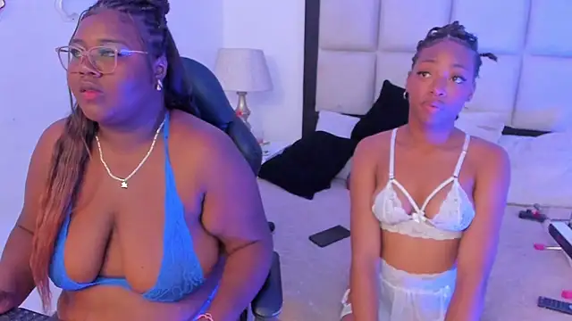 Snapshot of ElisabettaMonroy chatting on December 17, 8:59 pm ElisabettaMonroy online show from December 17, 8:59 pm