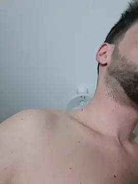 young swisscouple online show from January 17, 11:08 pm